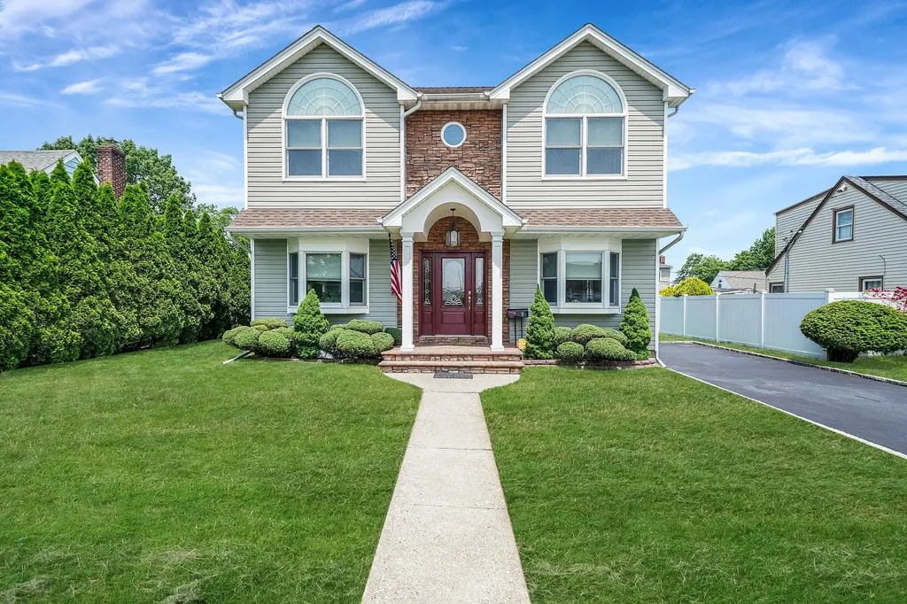 8 Bryant Street Bethpage NY 11714