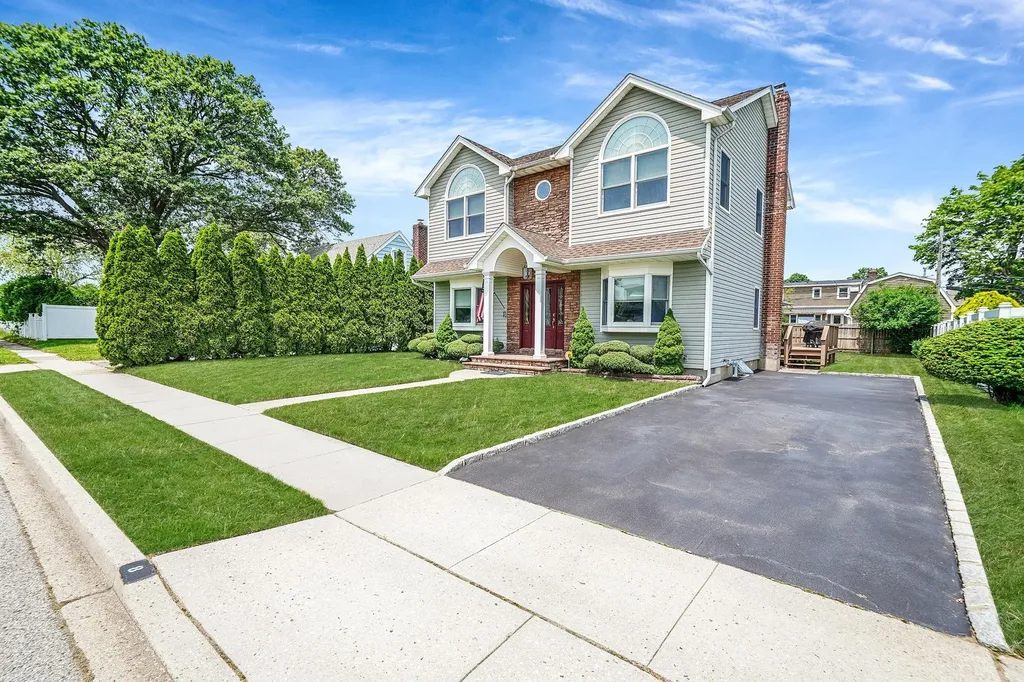 8 Bryant Street Bethpage NY 11714