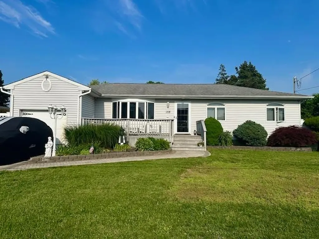 105 Mohawk Avenue Deer Park NY 11729