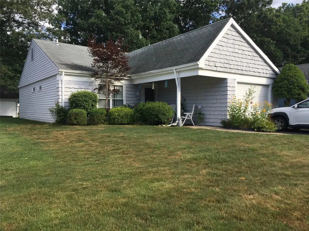145 Edinburgh Drive Ridge NY 11961