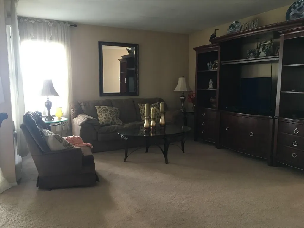 145 Edinburgh Drive Ridge NY 11961