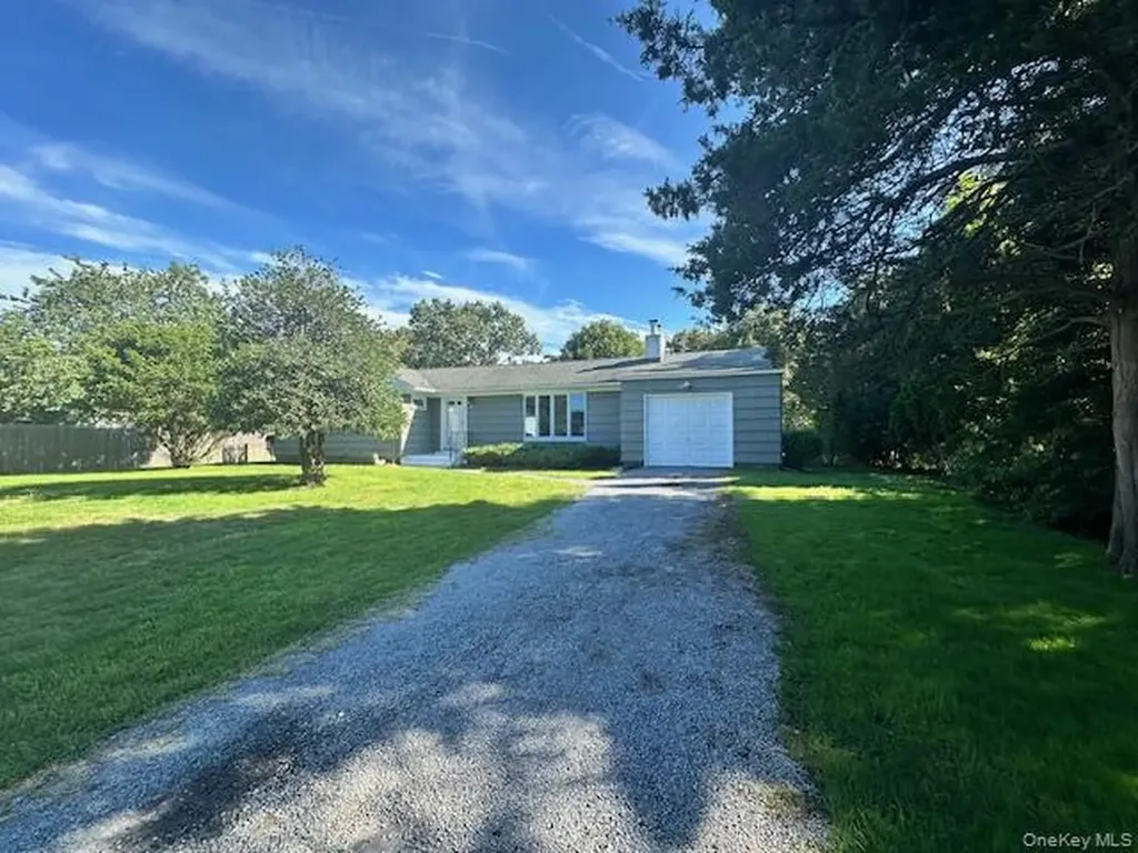 24 E Point Lane Hampton Bays NY 11946