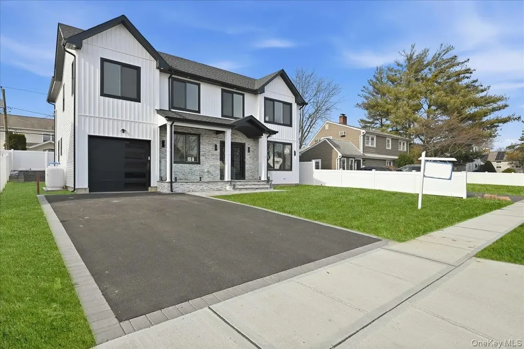 319 Blacksmith Road W Levittown NY 11756