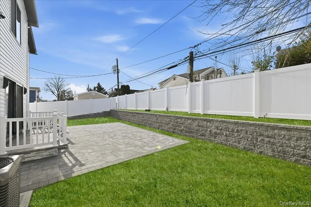 319 Blacksmith Road W Levittown NY 11756