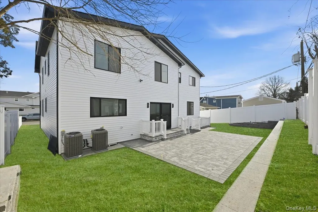 319 Blacksmith Road W Levittown NY 11756