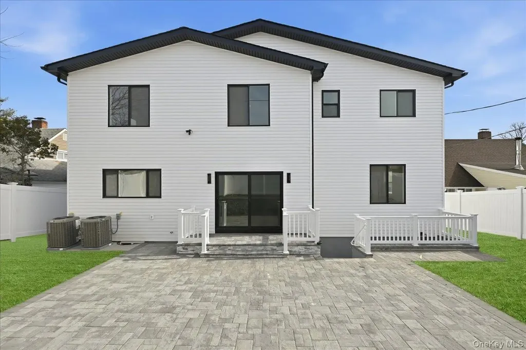319 Blacksmith Road W Levittown NY 11756