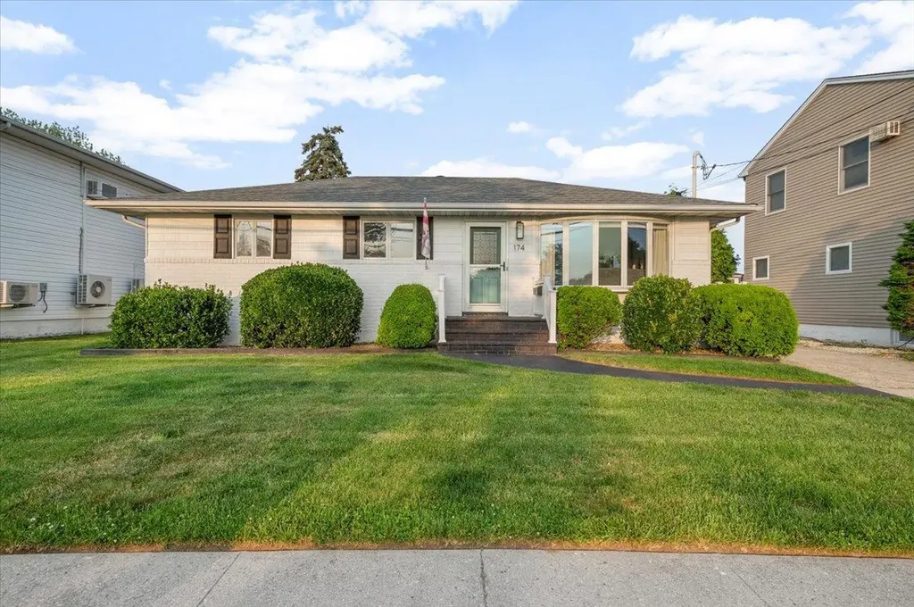 174 13th Street Bethpage NY 11714