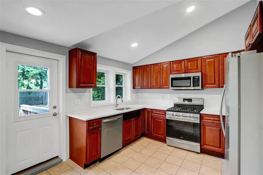 68 Broadway Mastic NY 11950
