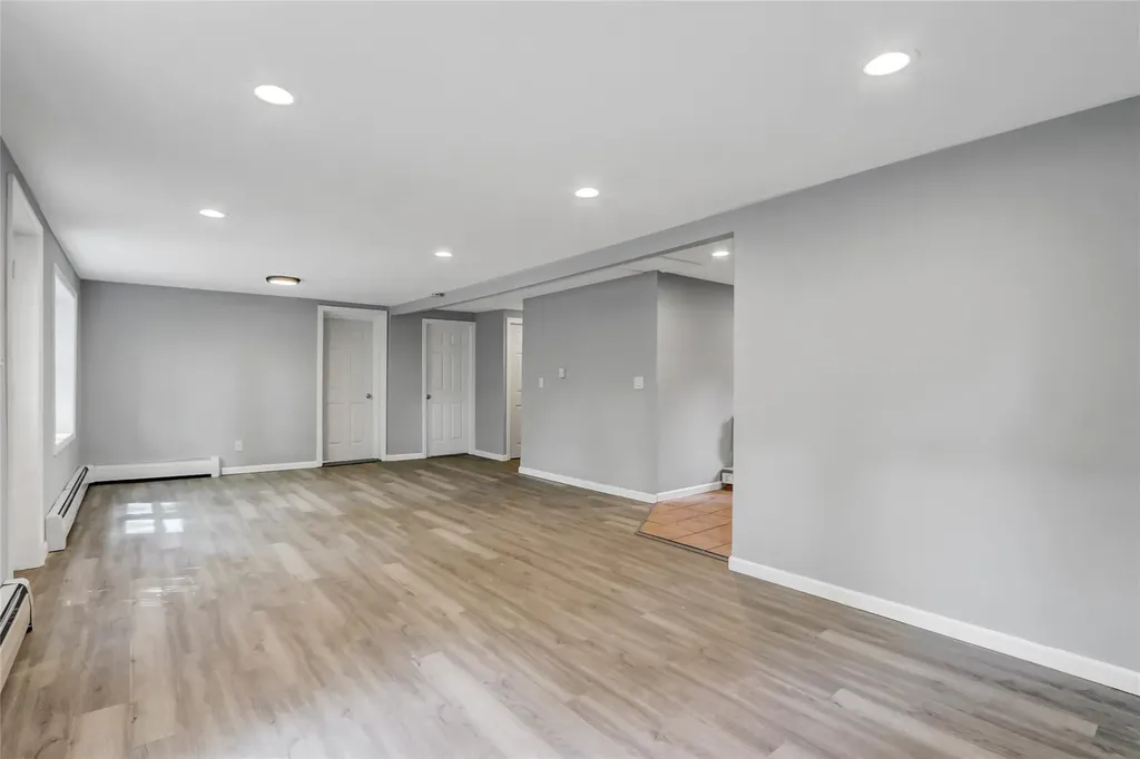 68 Broadway Mastic NY 11950