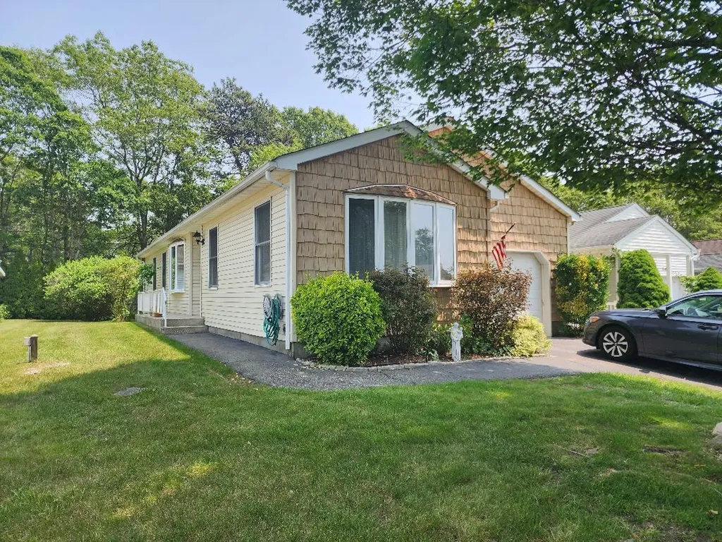 5148 Village Circle E Manorville NY 11949