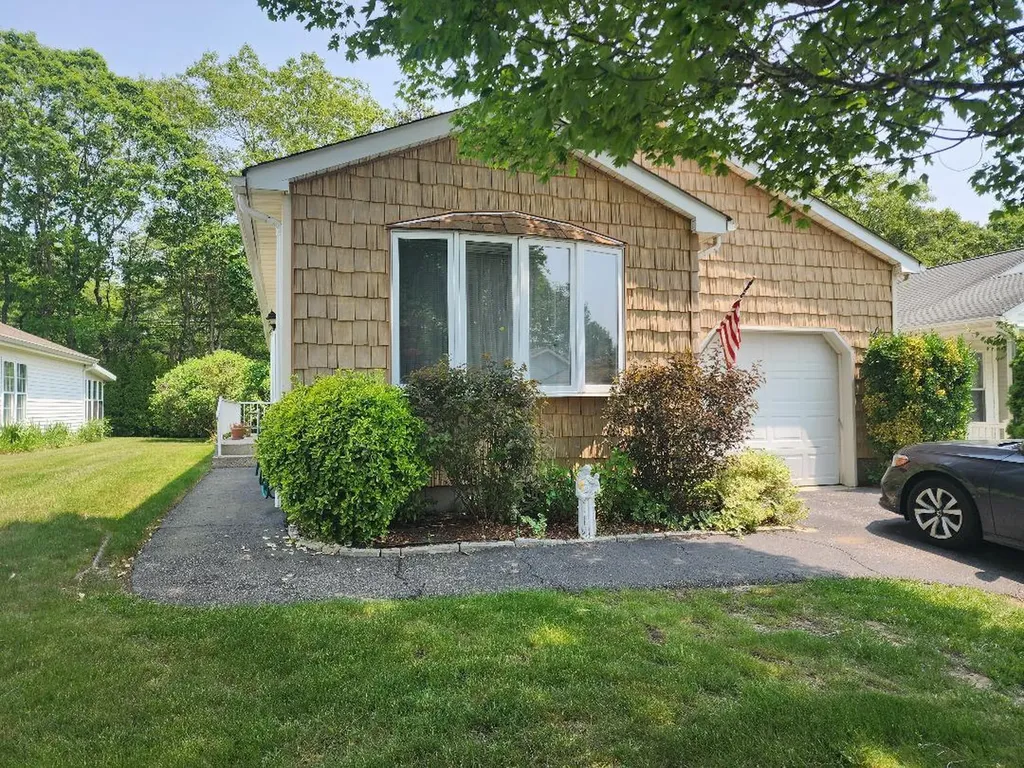 5148 Village Circle E Manorville NY 11949