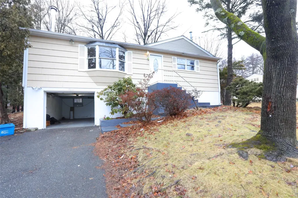 11 Olin Drive Nanuet NY 10954