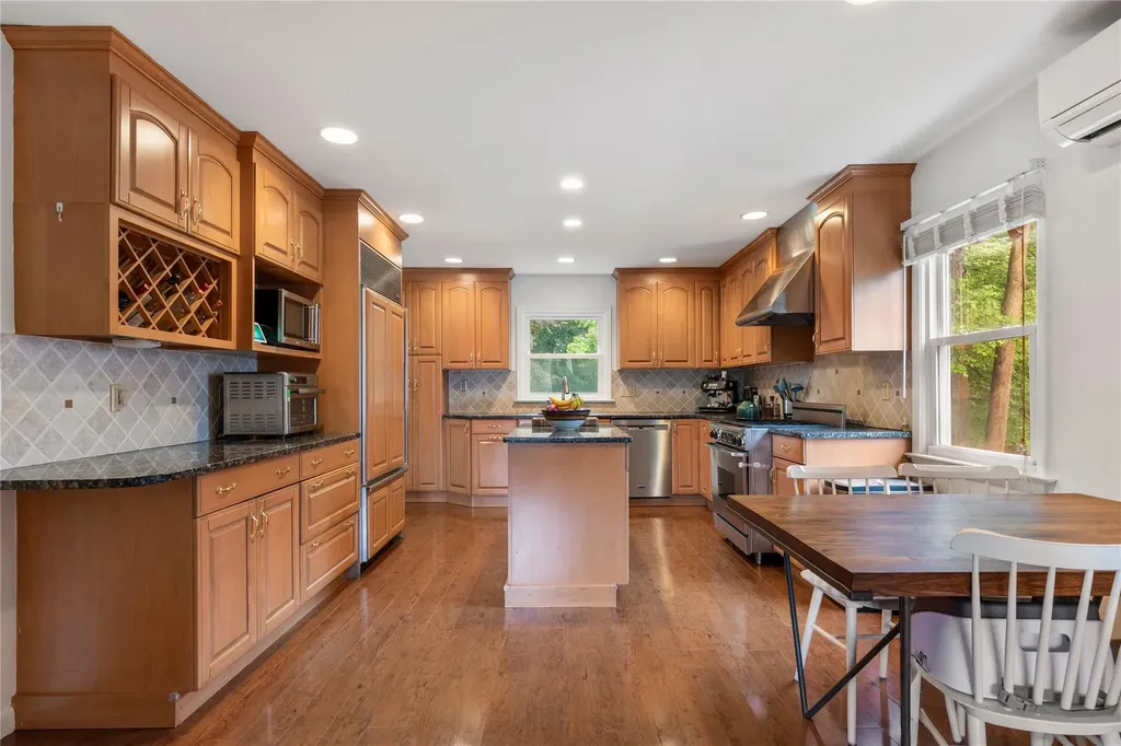 89 Oakland Avenue Harrison NY 10528