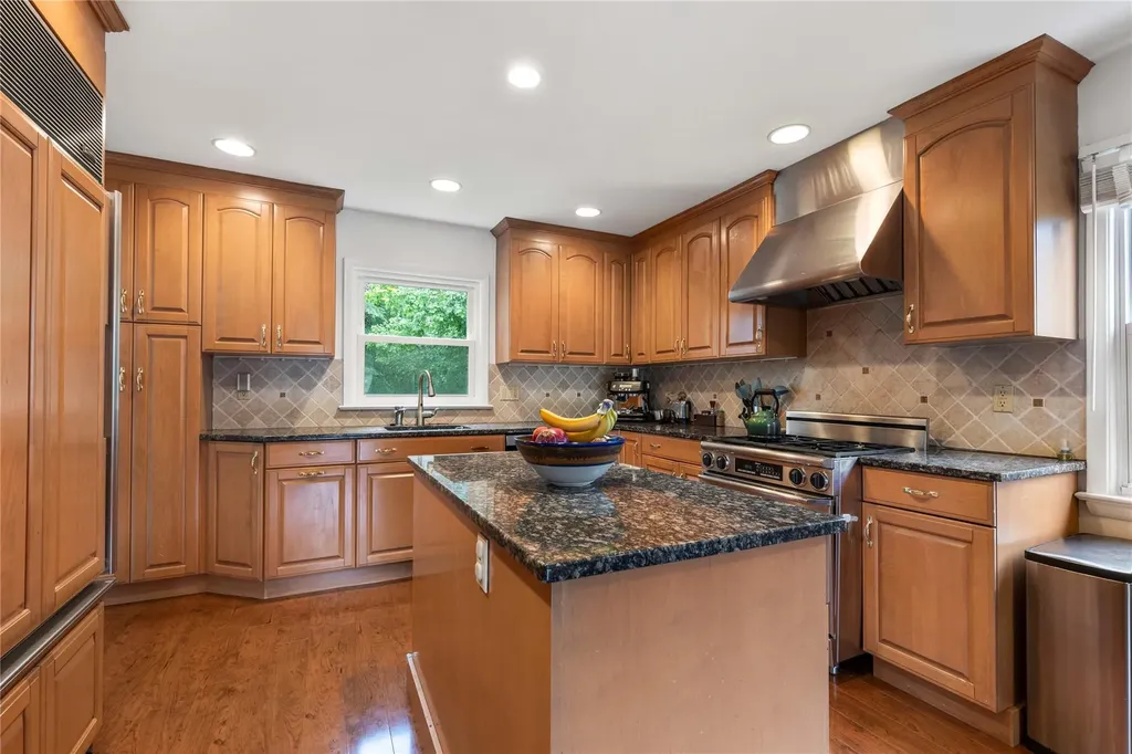 89 Oakland Avenue Harrison NY 10528
