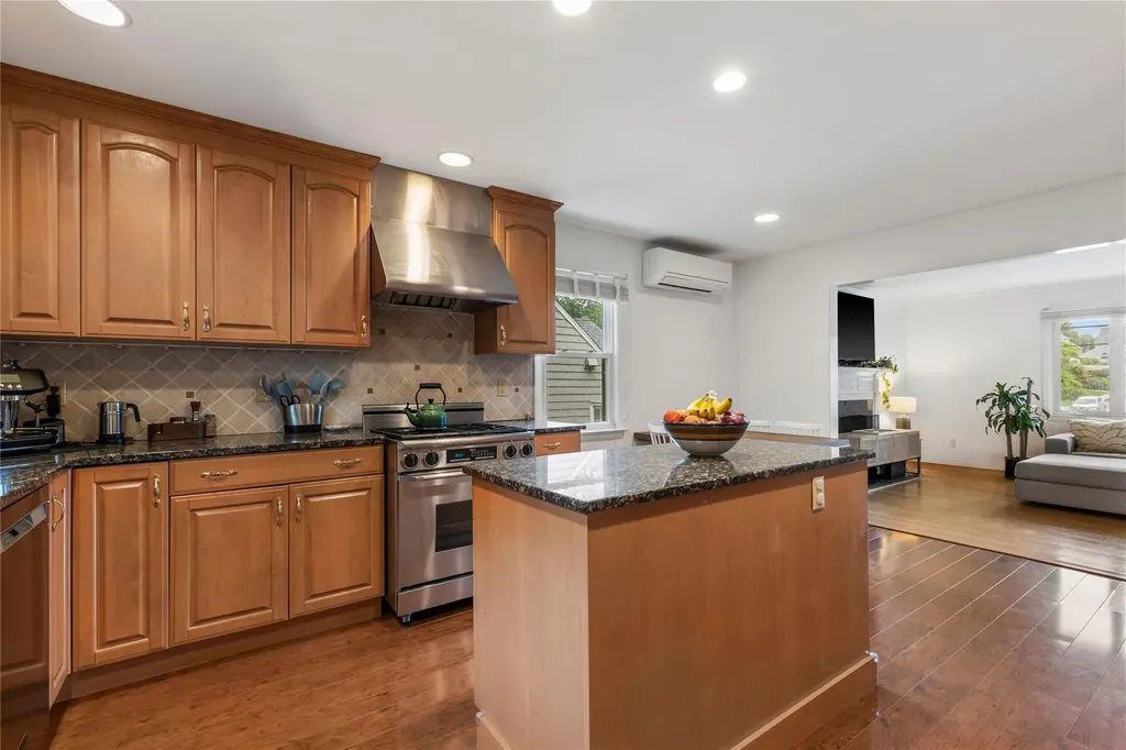 89 Oakland Avenue Harrison NY 10528