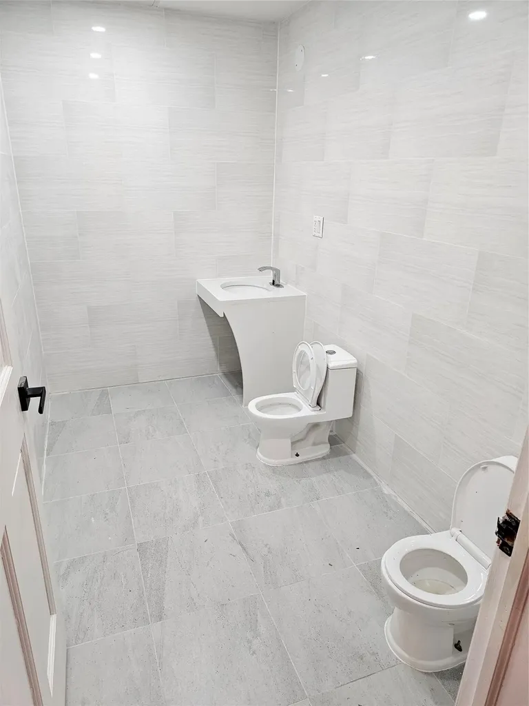 10525 65th Road Forest Hills NY 11375