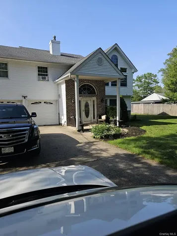 943 Macarthur Street Bohemia NY 11716