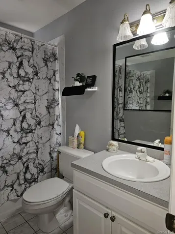 943 Macarthur Street Bohemia NY 11716