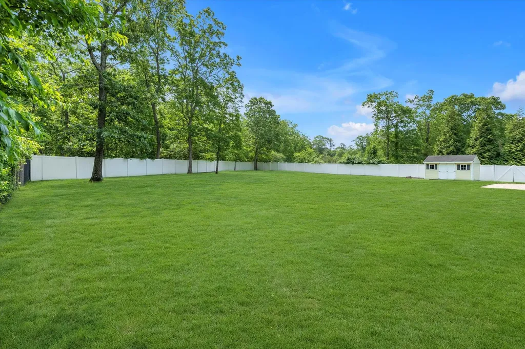 3 Horstead Court Yaphank NY 11980