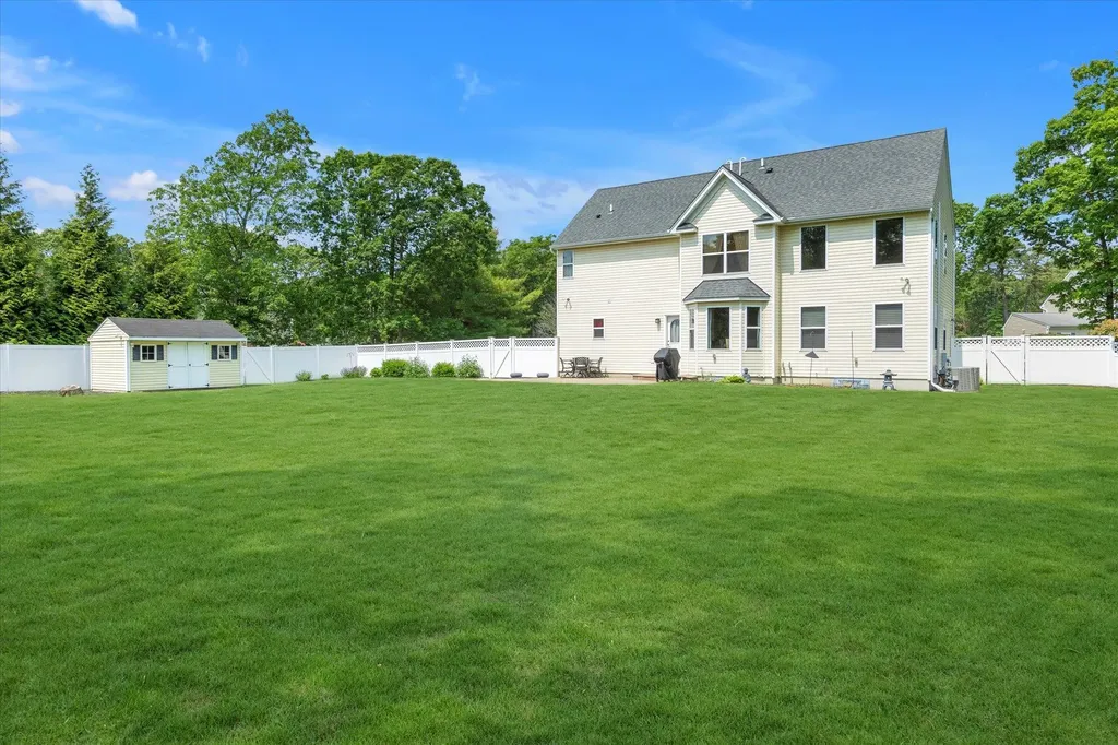 3 Horstead Court Yaphank NY 11980