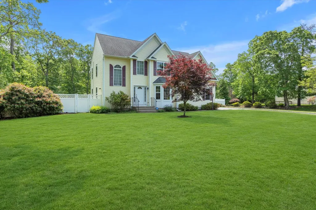 3 Horstead Court Yaphank NY 11980