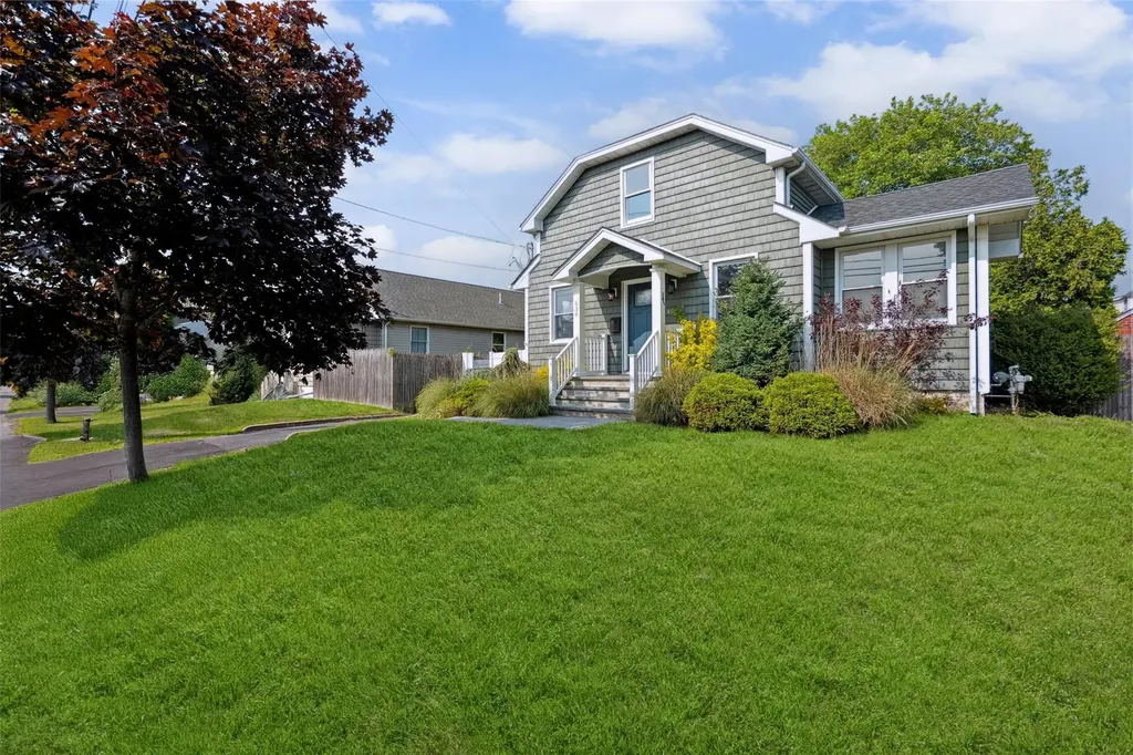 634 Adams Avenue Lindenhurst NY 11757