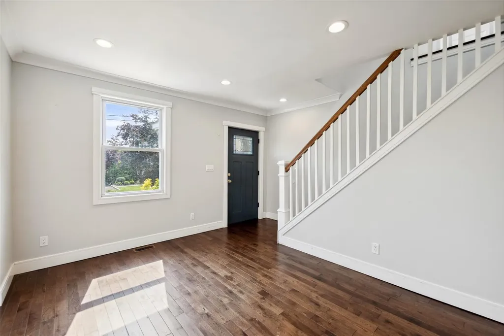 634 Adams Avenue Lindenhurst NY 11757