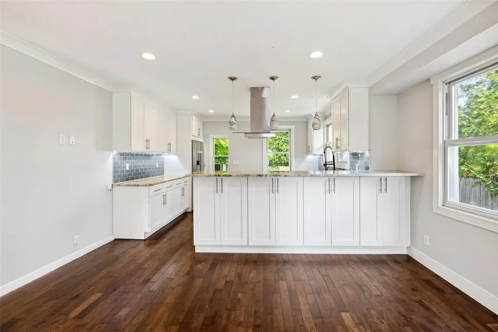 634 Adams Avenue Lindenhurst NY 11757