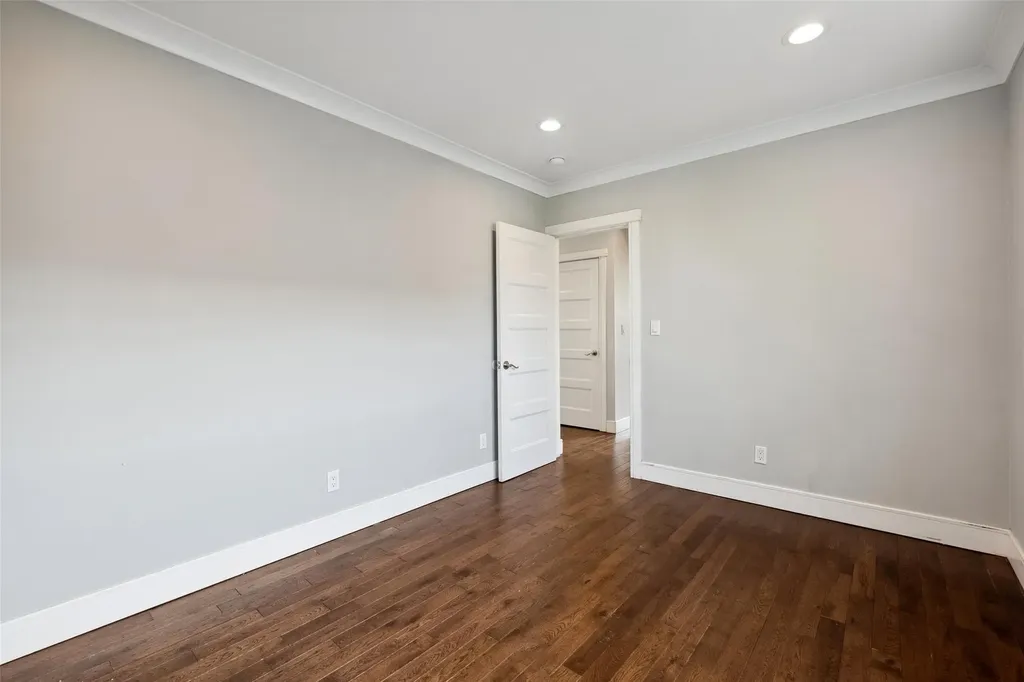 634 Adams Avenue Lindenhurst NY 11757