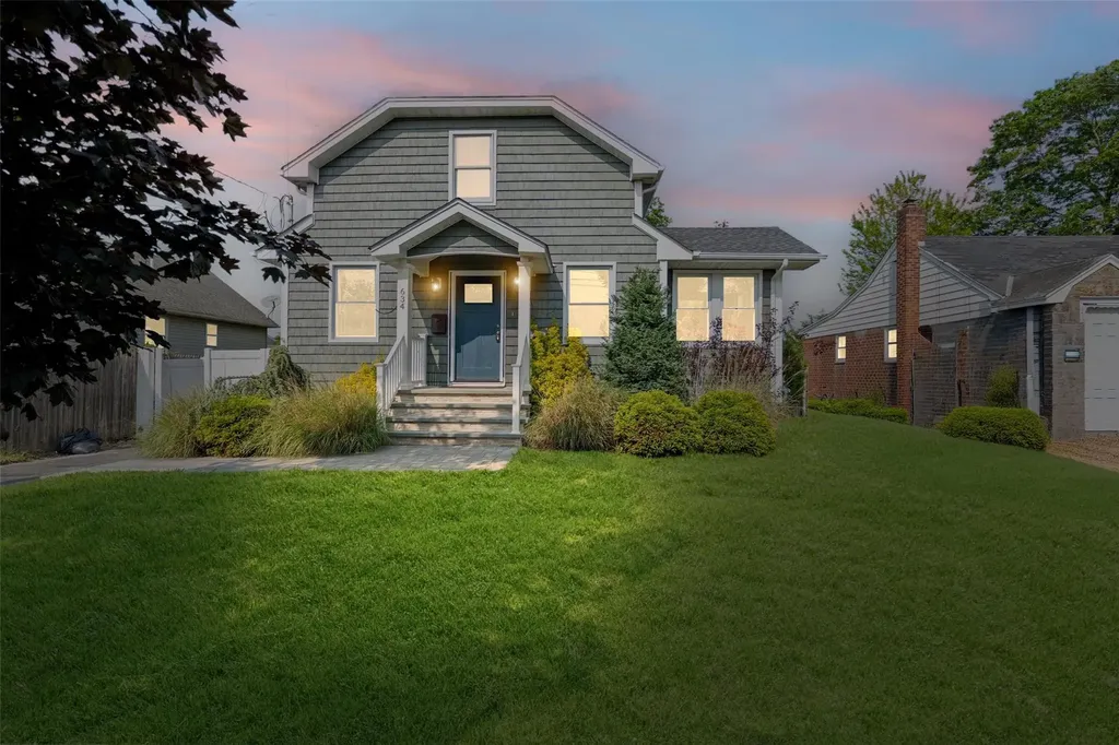 634 Adams Avenue Lindenhurst NY 11757