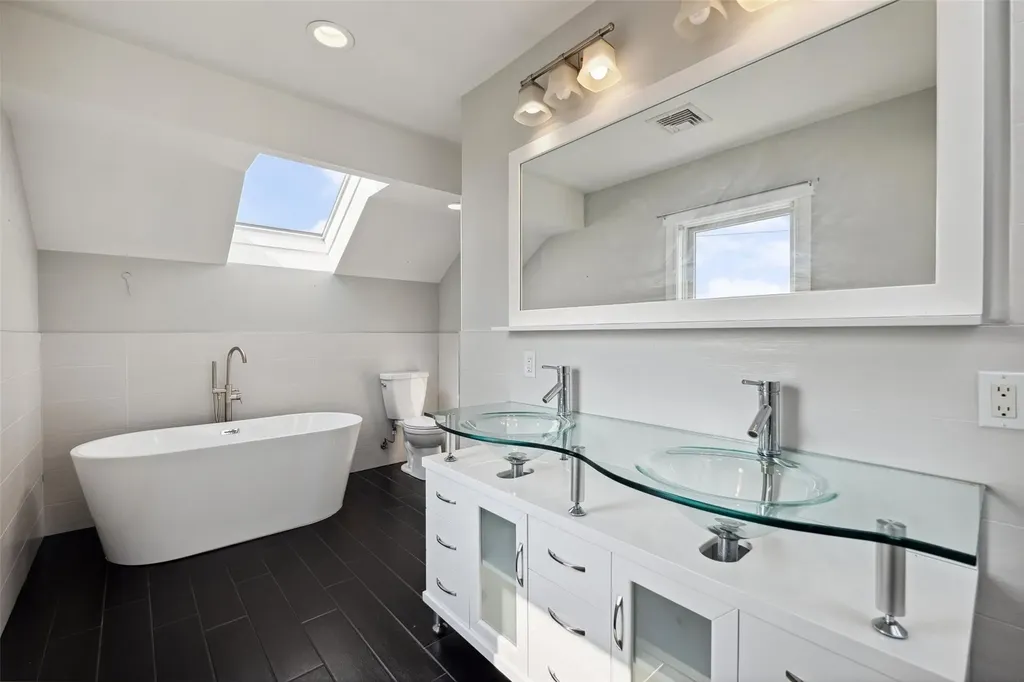 634 Adams Avenue Lindenhurst NY 11757
