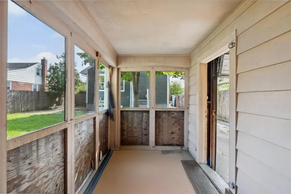 634 Adams Avenue Lindenhurst NY 11757