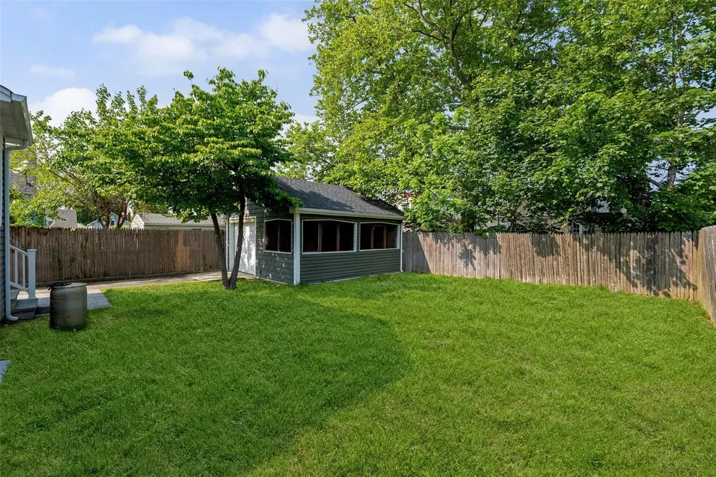 634 Adams Avenue Lindenhurst NY 11757