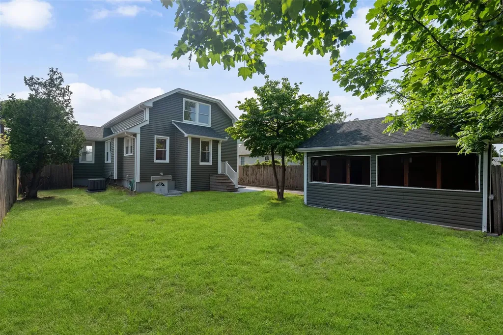 634 Adams Avenue Lindenhurst NY 11757
