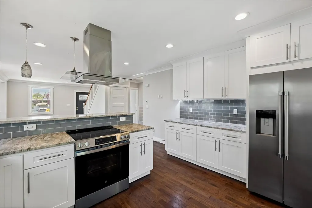634 Adams Avenue Lindenhurst NY 11757