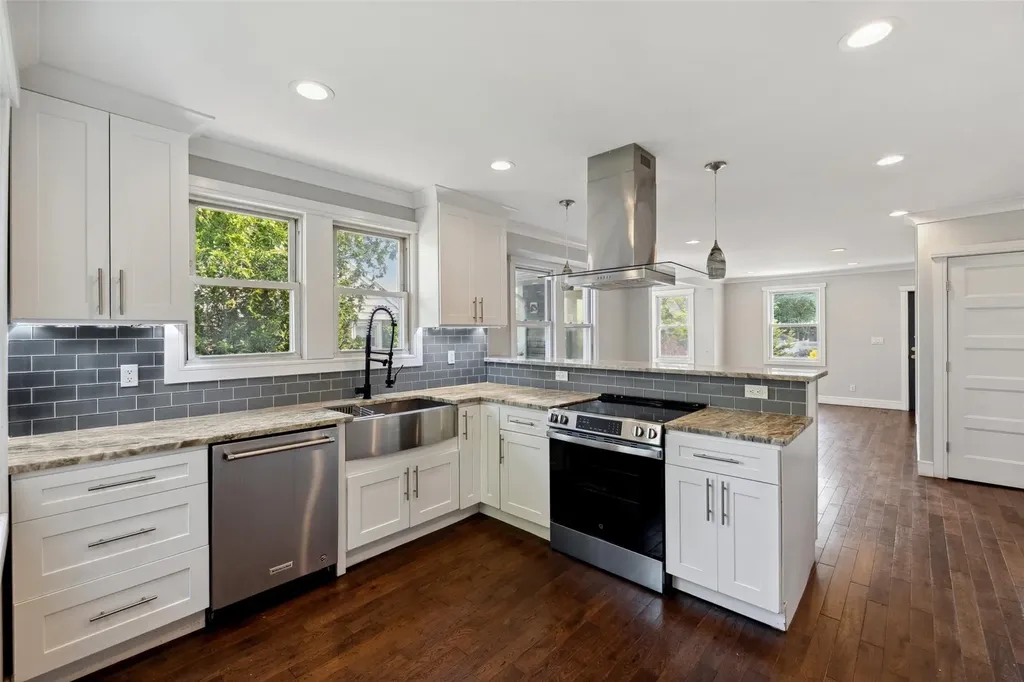 634 Adams Avenue Lindenhurst NY 11757