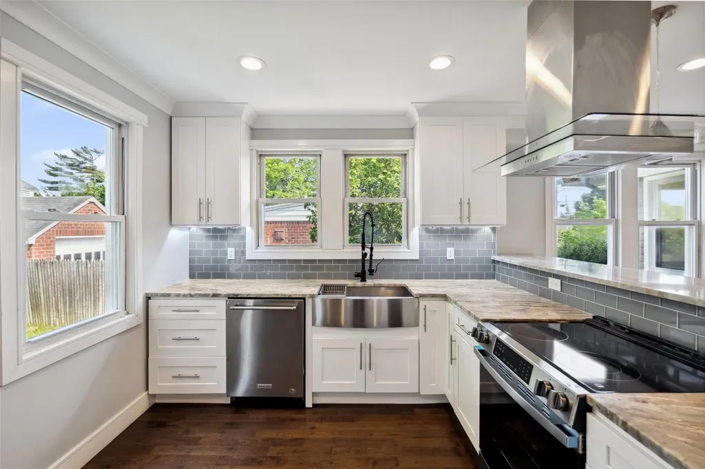 634 Adams Avenue Lindenhurst NY 11757