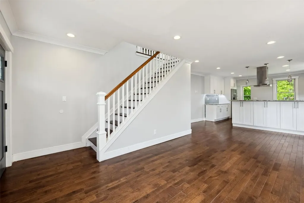 634 Adams Avenue Lindenhurst NY 11757