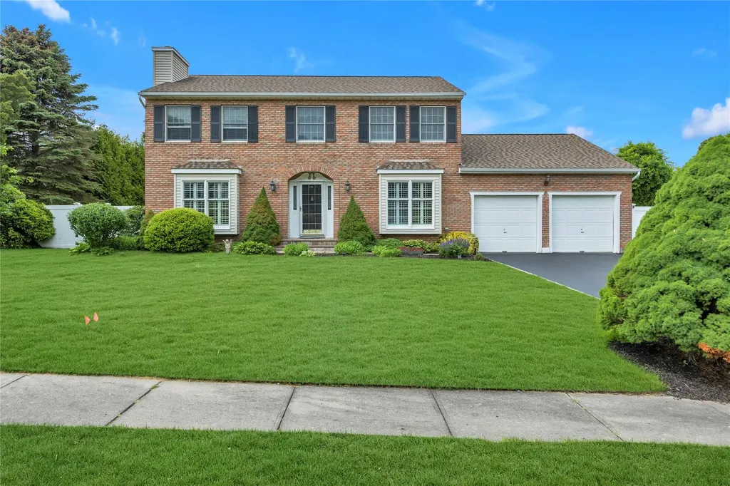 5 Jay Lane Holbrook NY 11741