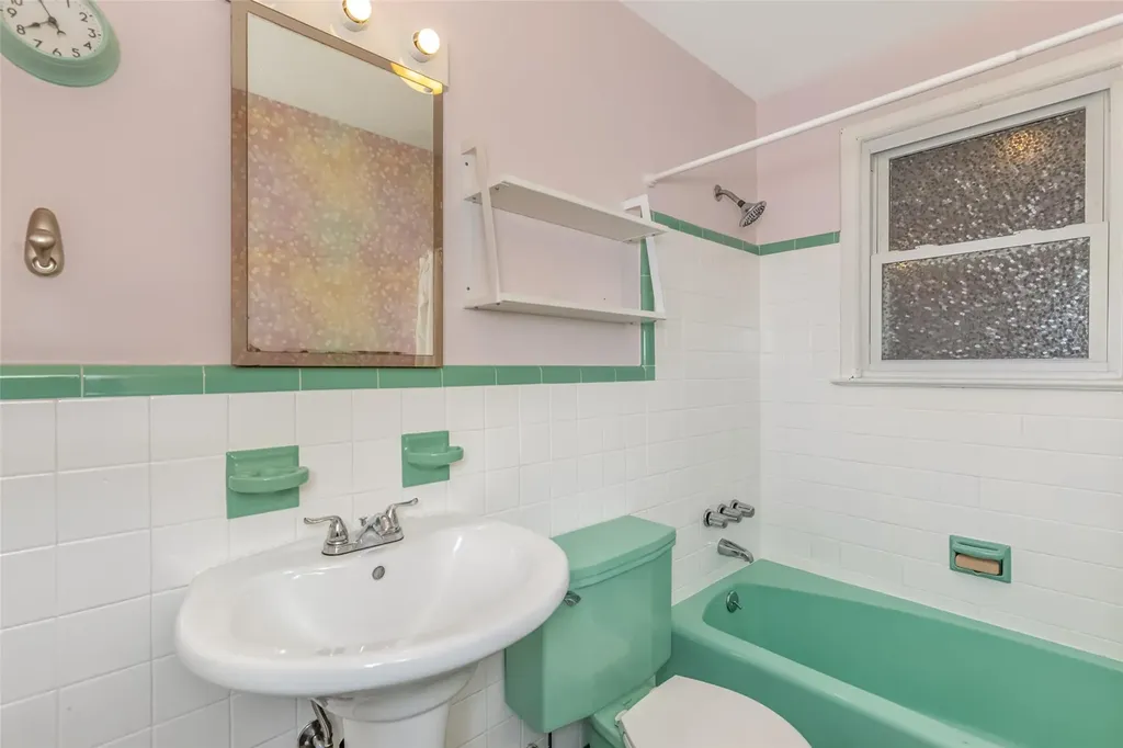 35 Circle Drive Hyde Park NY 12538