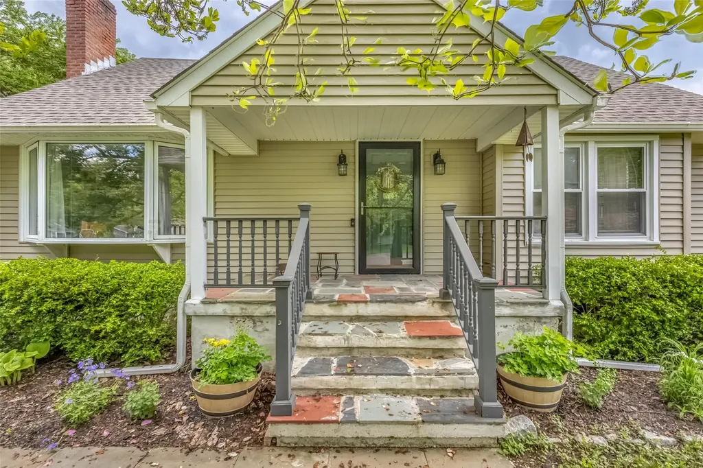 35 Circle Drive Hyde Park NY 12538
