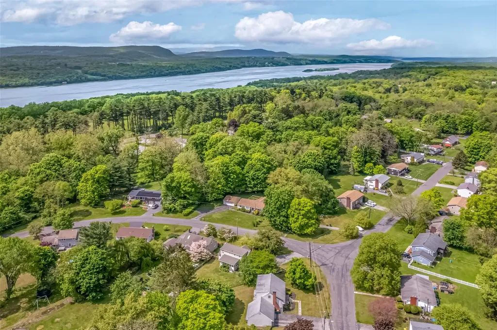 35 Circle Drive Hyde Park NY 12538