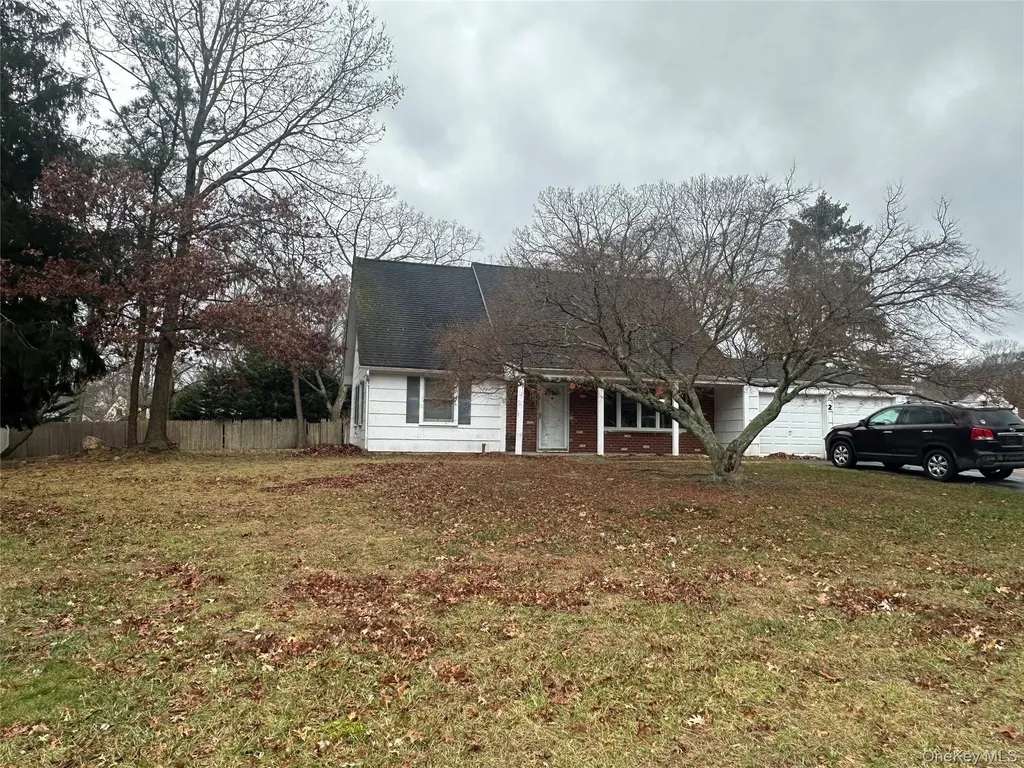 2 Hamilton Court Coram NY 11727