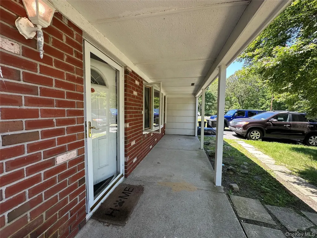 2 Hamilton Court Coram NY 11727