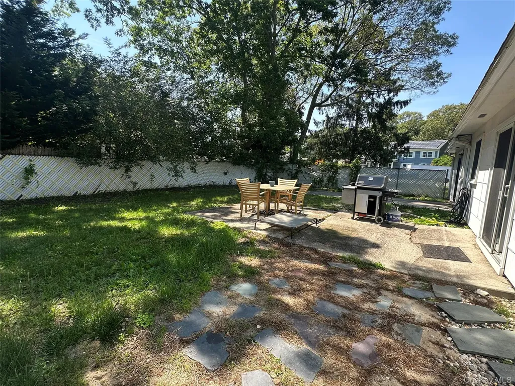 2 Hamilton Court Coram NY 11727