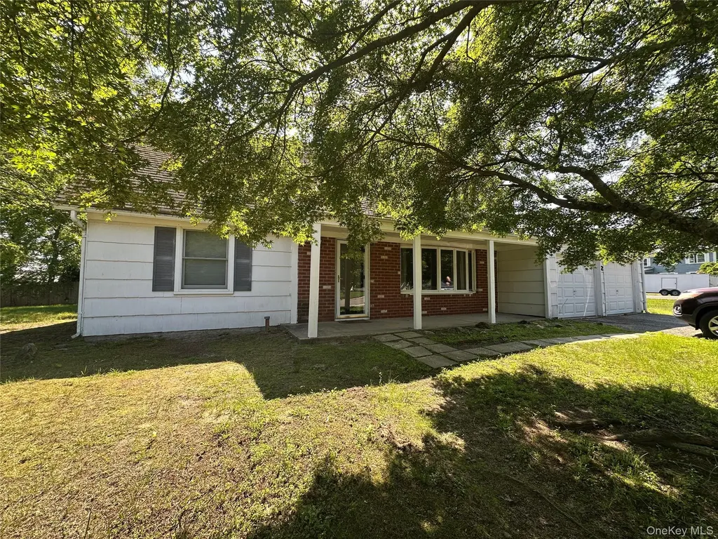 2 Hamilton Court Coram NY 11727