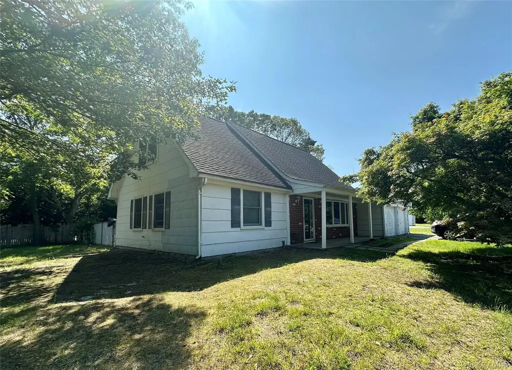 2 Hamilton Court Coram NY 11727