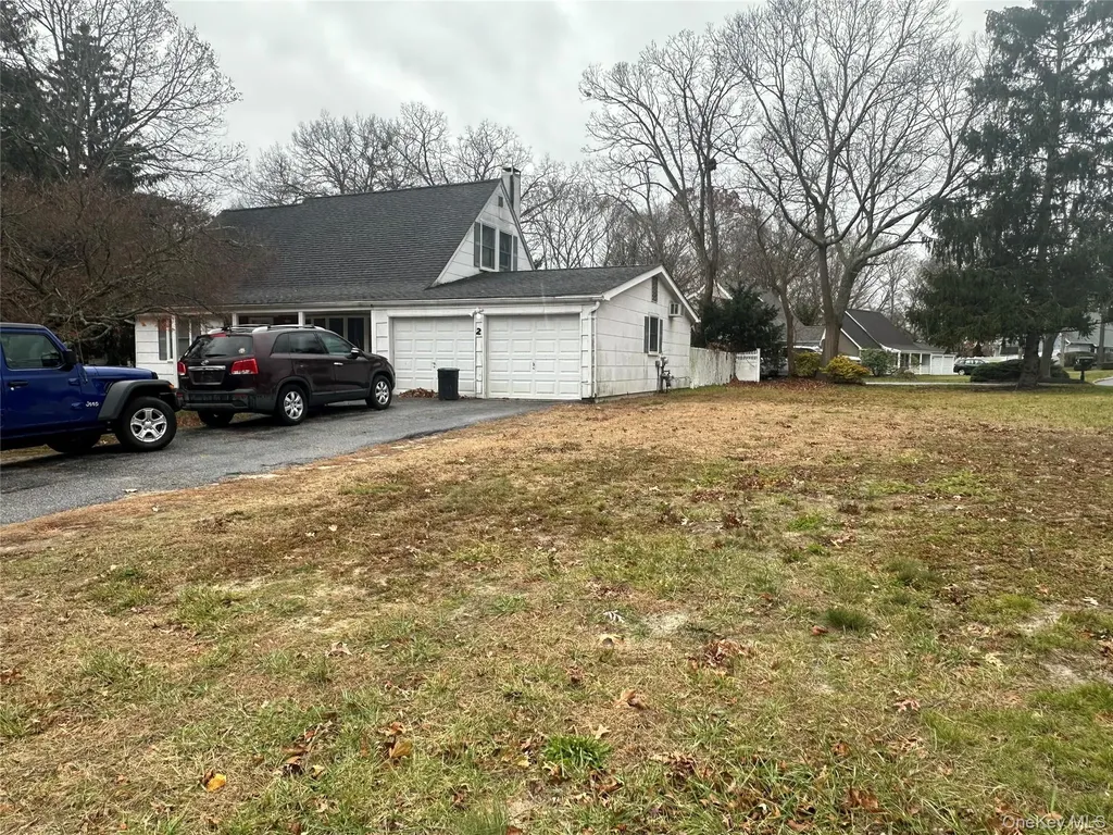 2 Hamilton Court Coram NY 11727