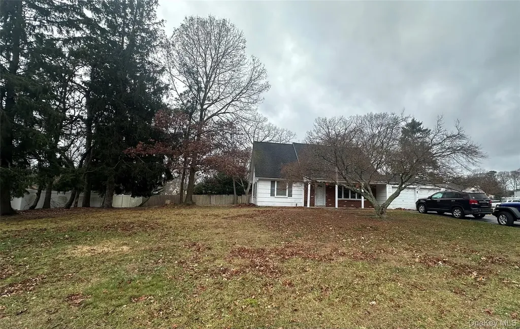 2 Hamilton Court Coram NY 11727