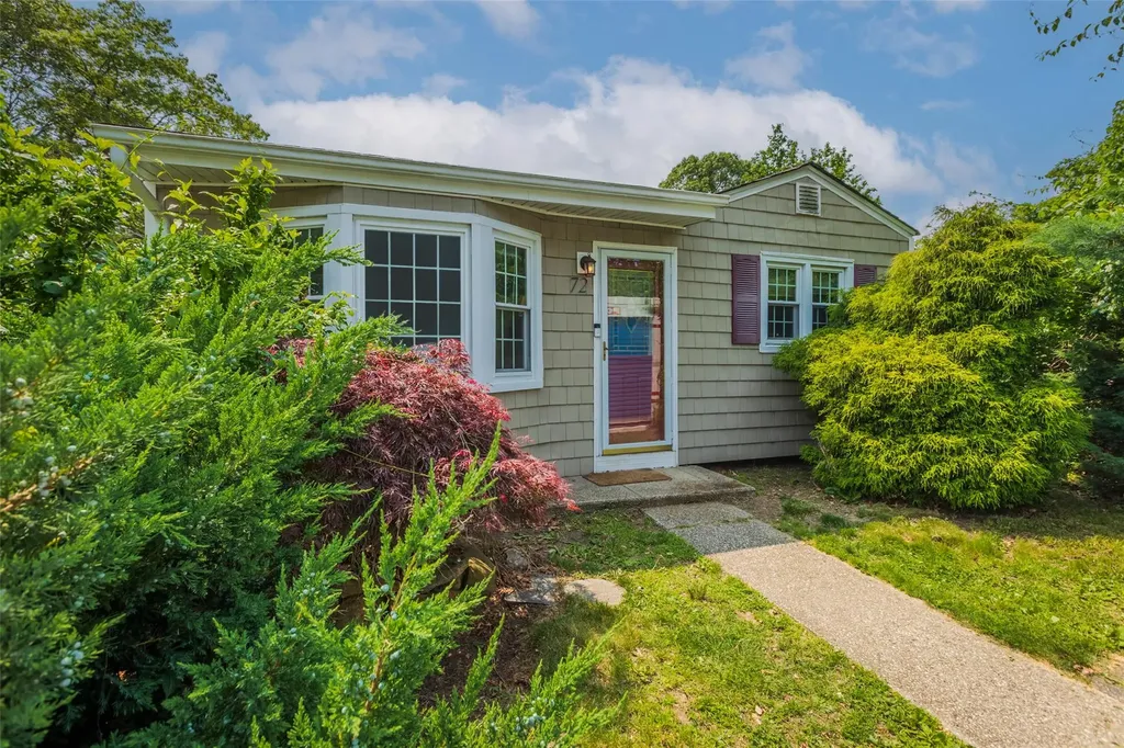 72 Parkway Boulevard Ronkonkoma NY 11779